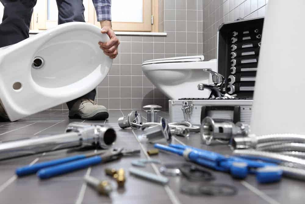 What are the 3 benefits of having an emergency plumber?