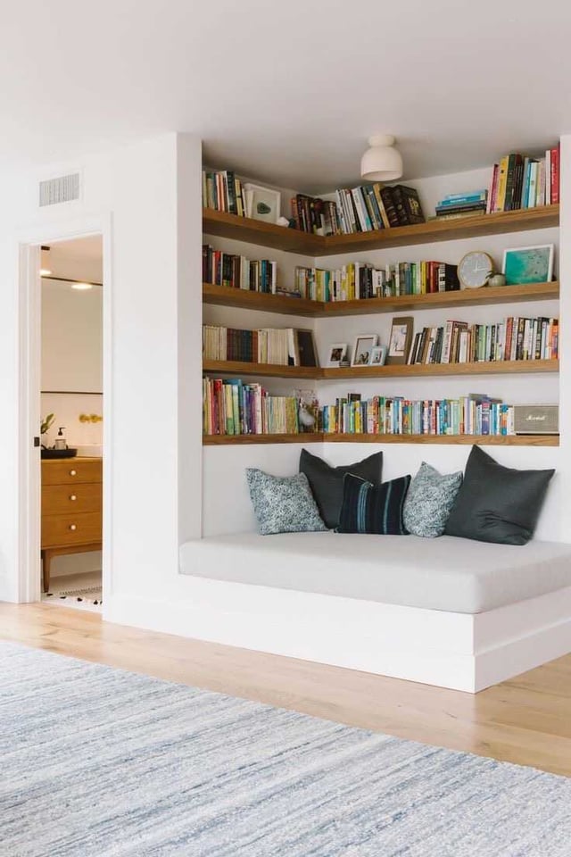 Featured image for Fixing Unorganized Bookcases.